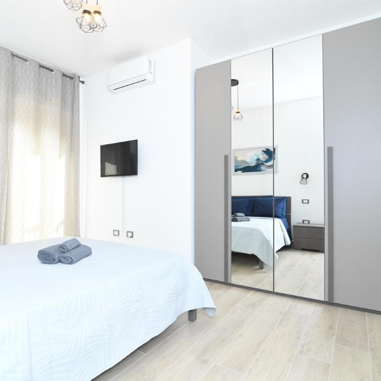 Near Sunset Apartment - Two-Bedroom Apartment with Balcony and Sea View - 19
