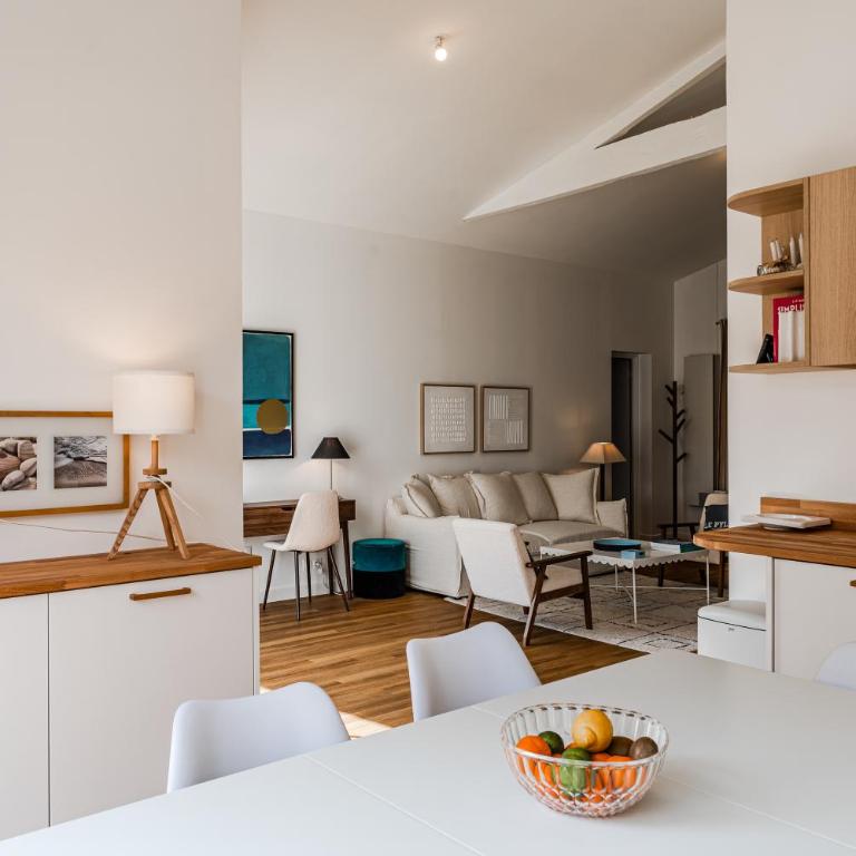 Charmante maison rénovée 3 Chambres - 450m des plages - Three-Bedroom House - 5