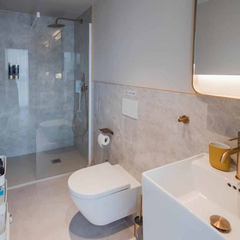 A2B Collection Arena - Deluxe Family Suite - 8