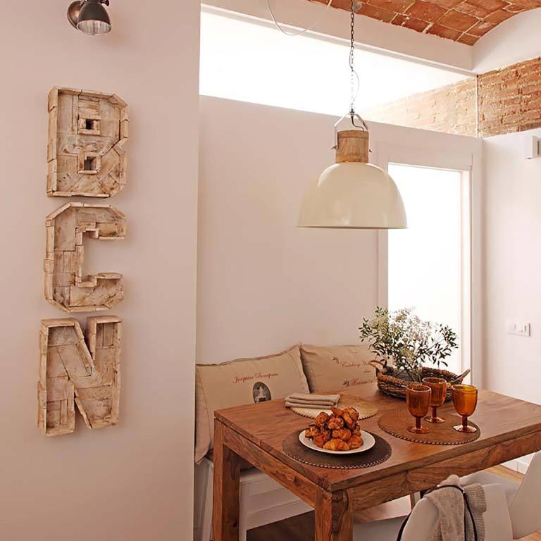 Charming Parallel - Two-Bedroom Apartment - 33