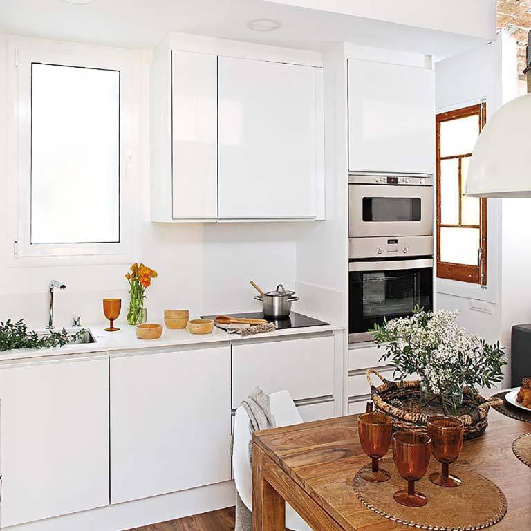 Charming Parallel - Two-Bedroom Apartment - 34