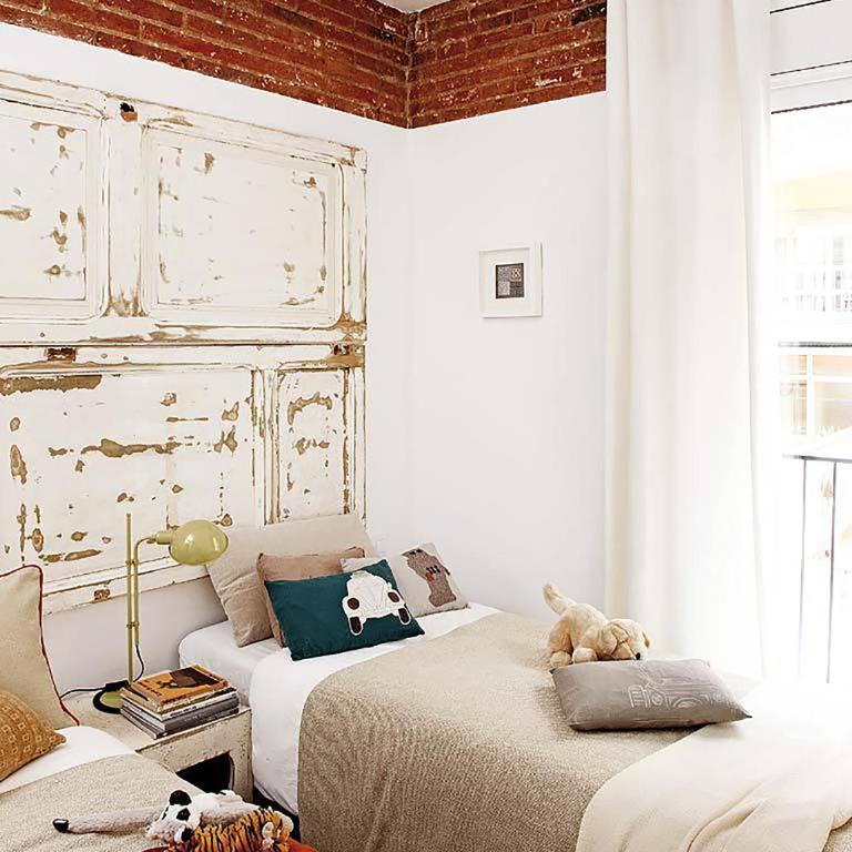 Charming Parallel - Two-Bedroom Apartment - 35