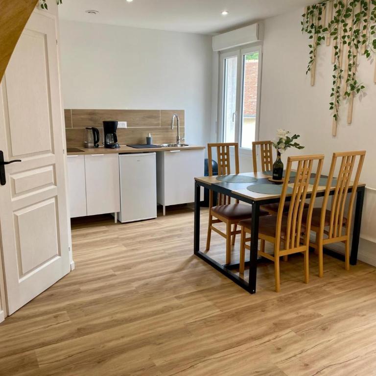 Jasmin - Two-Bedroom Apartment - 13
