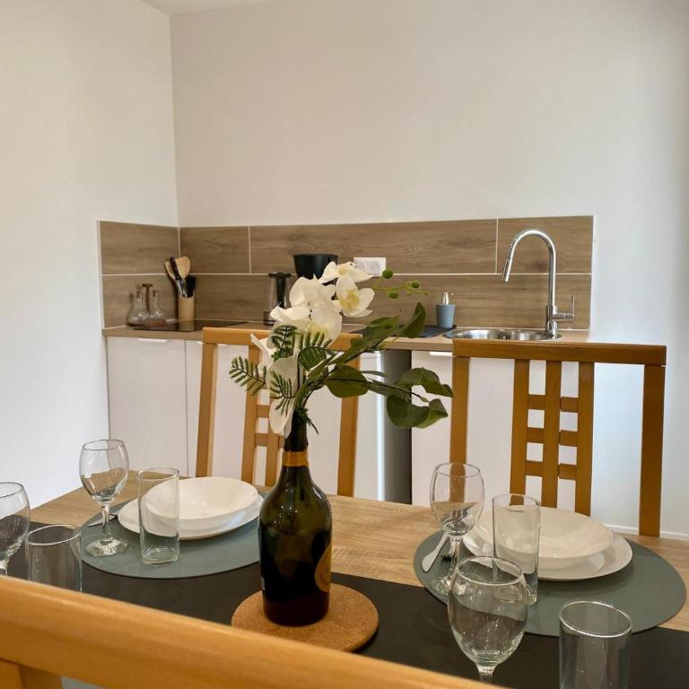 Jasmin - Two-Bedroom Apartment - 18