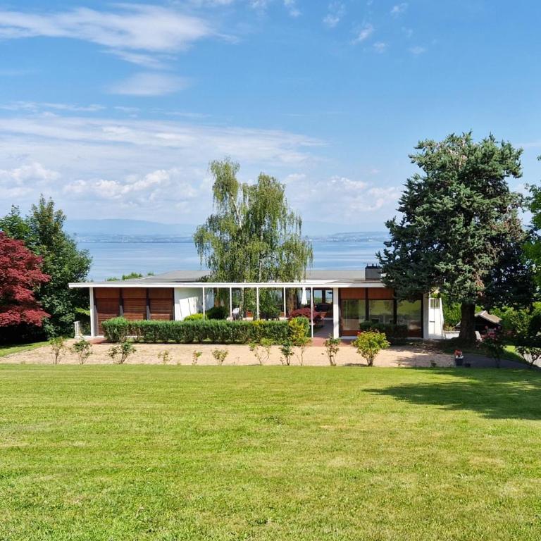 Evian villa with Lake Geneva views in 1960 mid-century modern style - Villa - 1