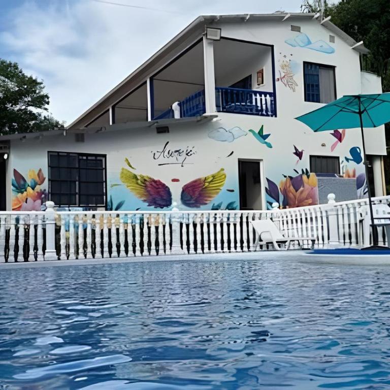 Quinta con Jacuzzi, Cancha de fútbol y Bolirana - Five-Bedroom House - 5