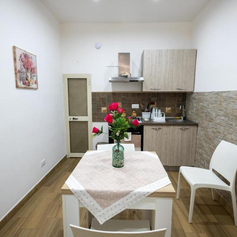 Broken column - One-Bedroom Apartment - 7