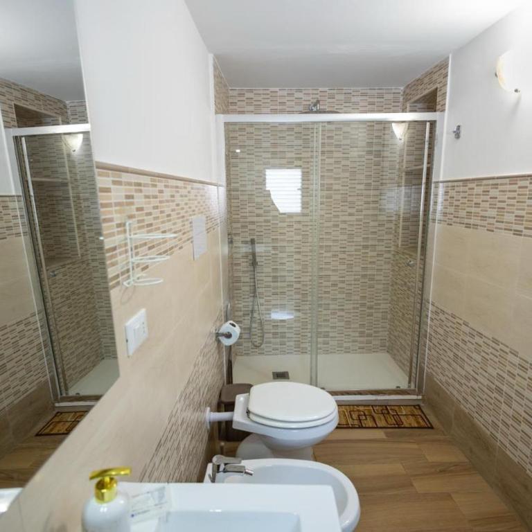 Broken column - One-Bedroom Apartment - 17