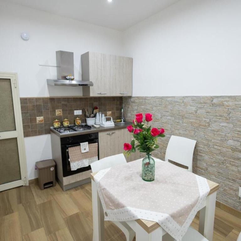 Broken column - One-Bedroom Apartment - 11