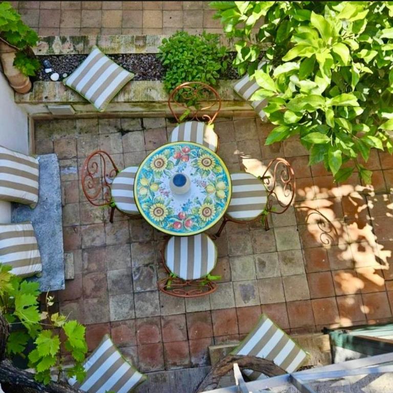Casa di Regina - City Center, Completely Renovated, Historical - Three-Bedroom Villa - 6