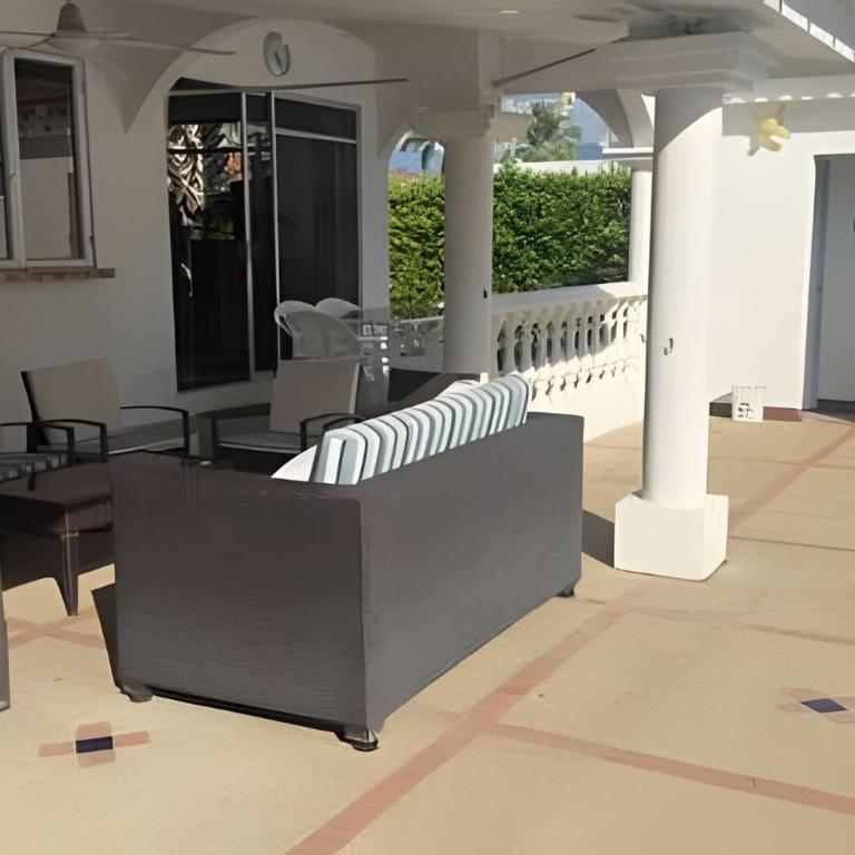 Casa con Piscina Privada, Air Hockey y Bolirana - Casa Vacacional de 3 dormitorios - 43