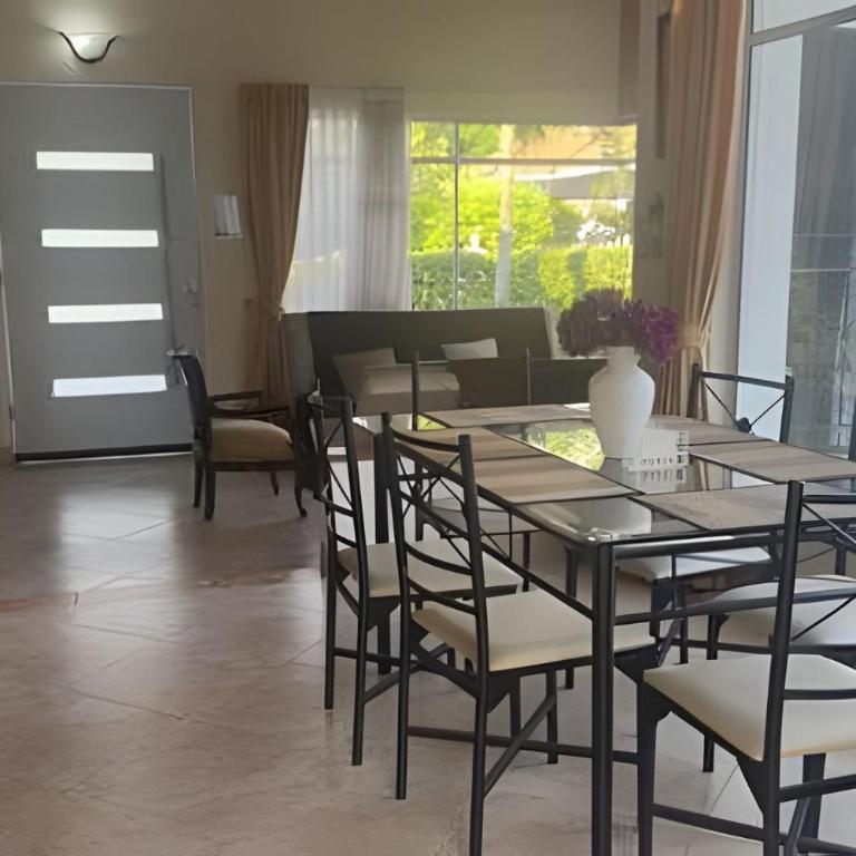 Casa con Piscina Privada, Air Hockey y Bolirana - Casa Vacacional de 3 dormitorios - 55