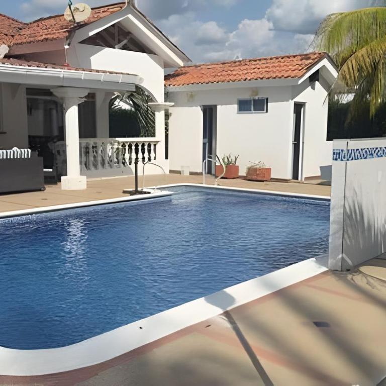 Casa con Piscina Privada, Air Hockey y Bolirana - Casa Vacacional de 3 dormitorios - 62
