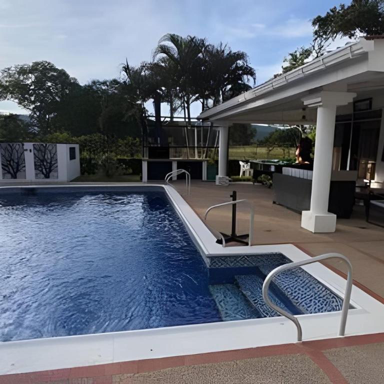 Casa con Piscina Privada, Air Hockey y Bolirana - Casa Vacacional de 3 dormitorios - 63