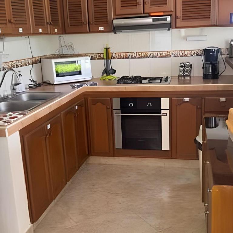 Casa con Piscina Privada, Air Hockey y Bolirana - Casa Vacacional de 3 dormitorios - 68