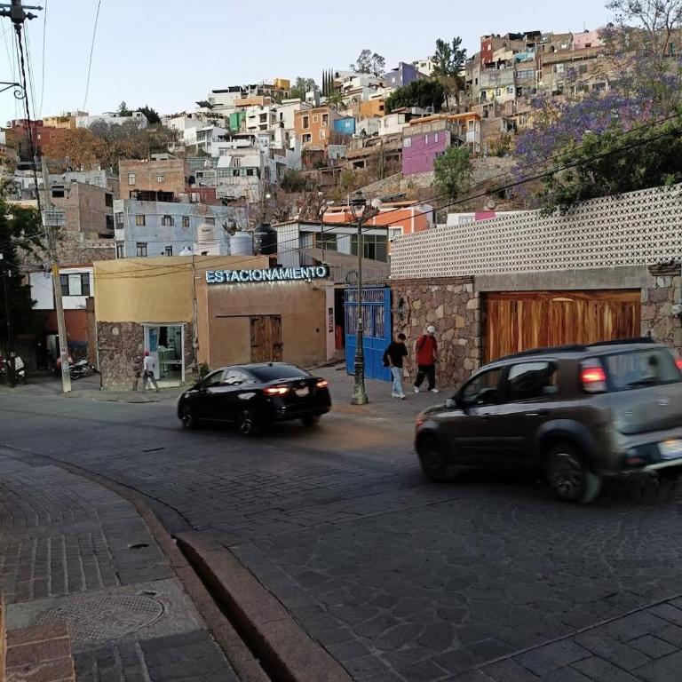 Casa amplia en el centro de Guanajuato - Three-Bedroom House - 41