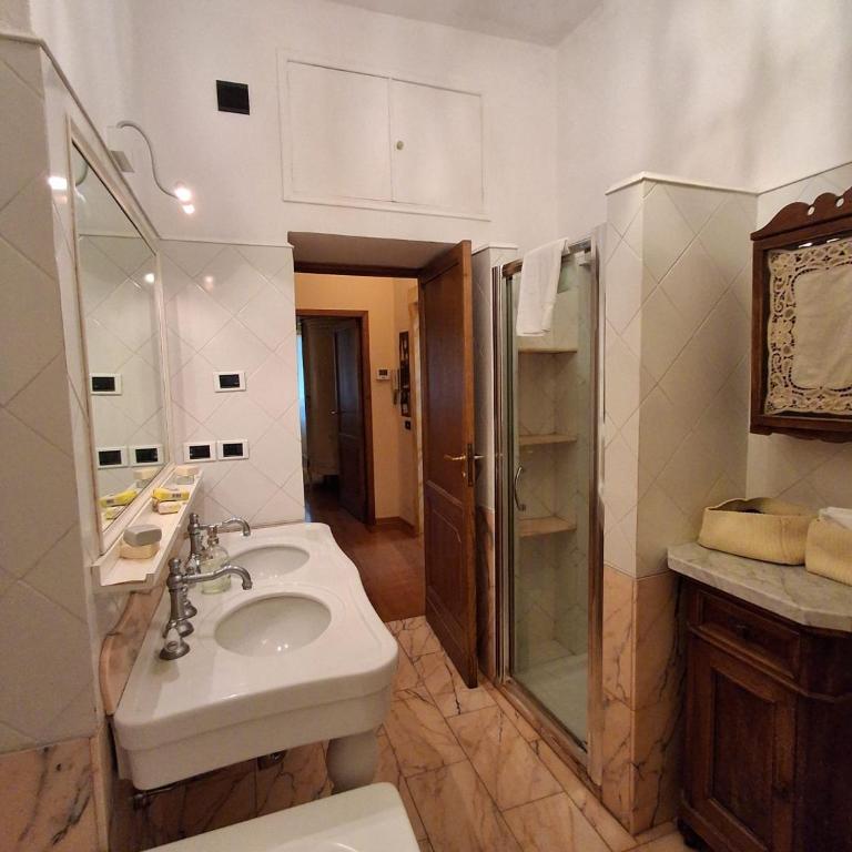 Casa Laura Appartamento in Piazza Provenzano - Appartamento con 3 Camere da Letto - 36