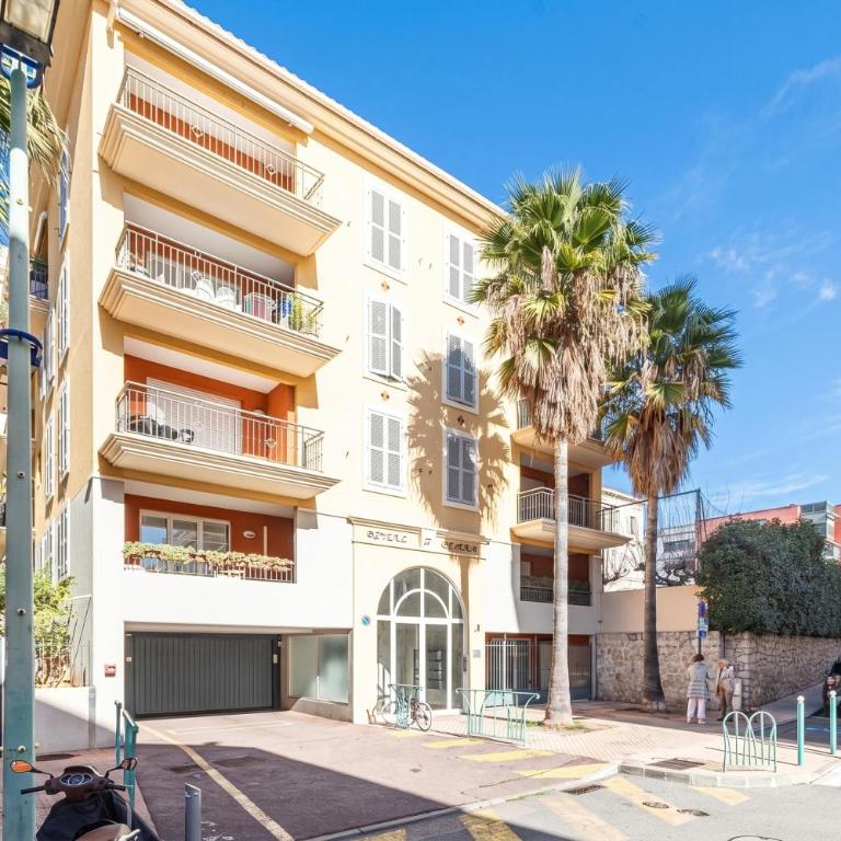 Royale Sejour - Happy Rentals - Apartment with Balcony - 6