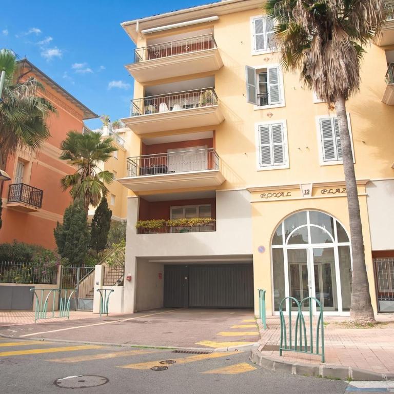 Royale Sejour - Happy Rentals - Apartment with Balcony - 11