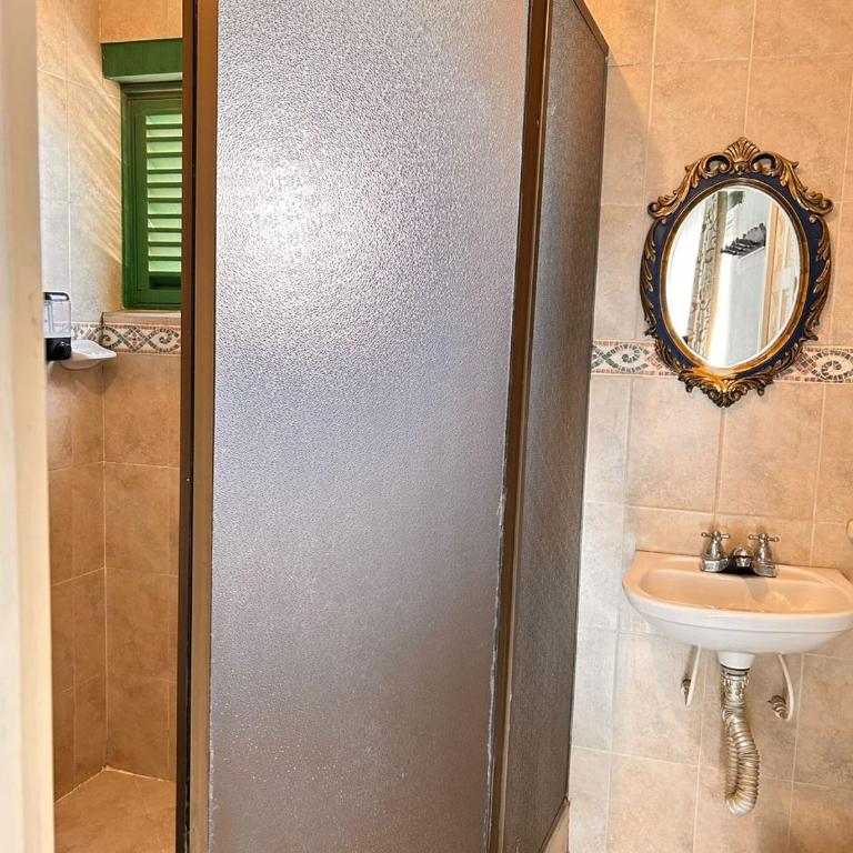 Hotel V Luxe - Habitación Cuádruple con baño privado - 4