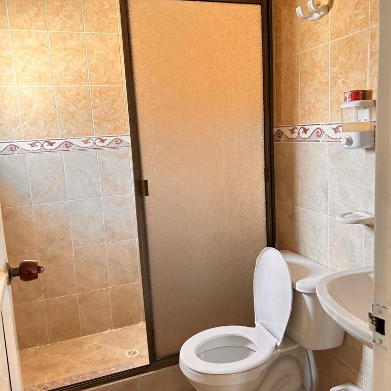 Hotel V Luxe - Habitación Familiar con baño privado - 2