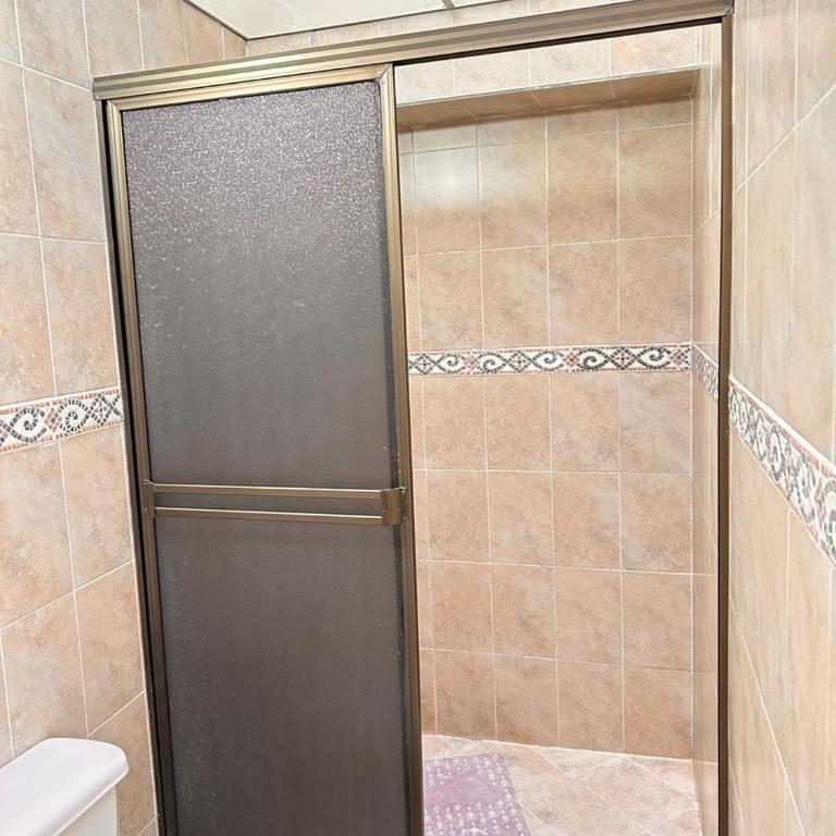 Hotel V Luxe - Habitación Familiar con baño privado - 1