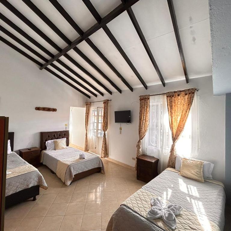 Hotel V Luxe - Habitación Familiar con balcón - 1