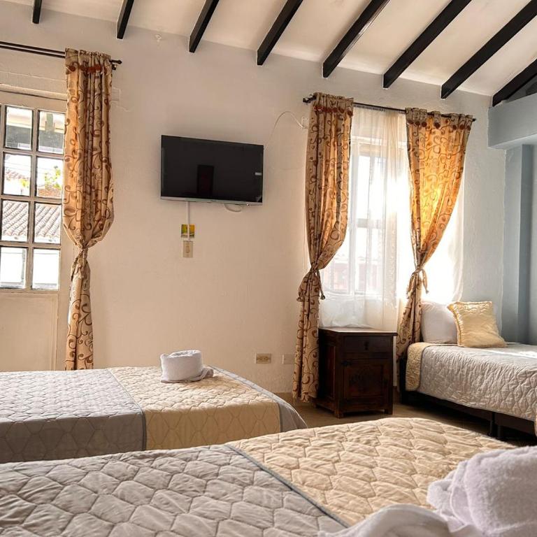 Hotel V Luxe - Habitación Familiar con balcón - 2