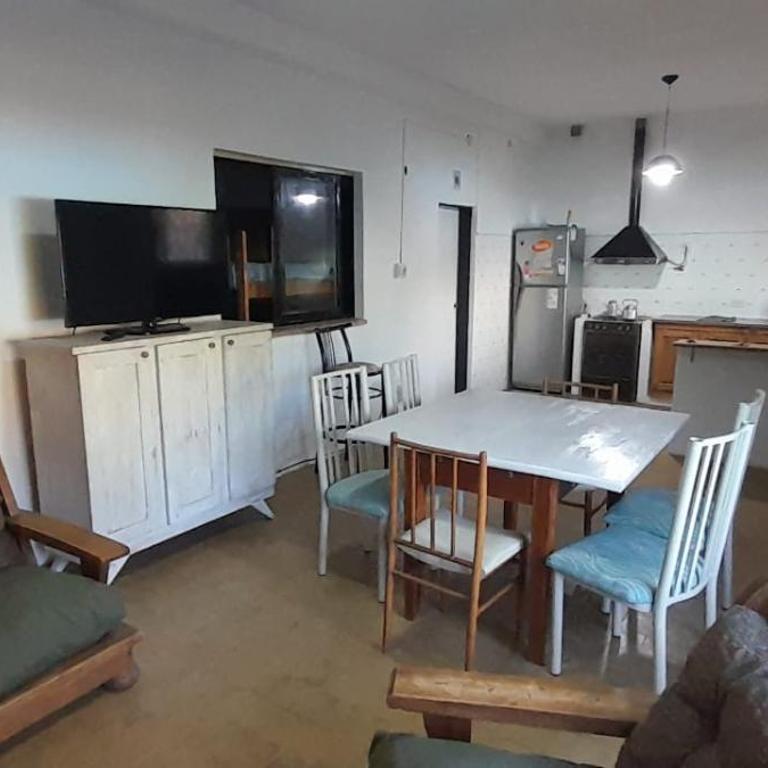 Casa totalmente Equipada con Patio amplio y Pileta - Casa de 4 dormitorios - 1