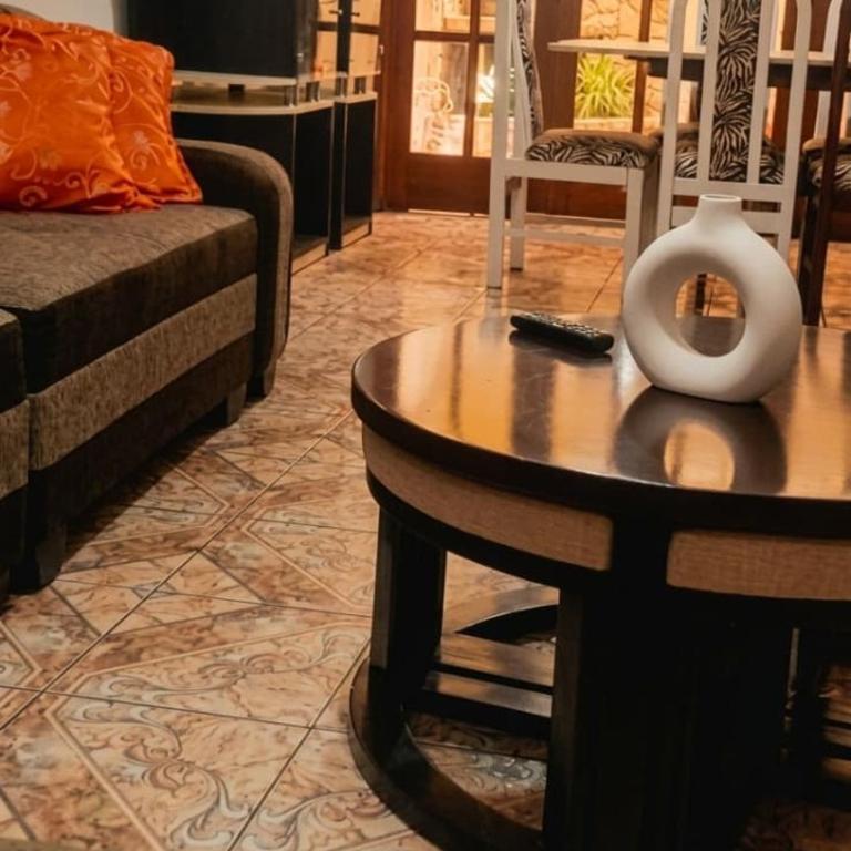 Apartamento Amoblado con Estacionamiento primer piso - Three-Bedroom Apartment - 12