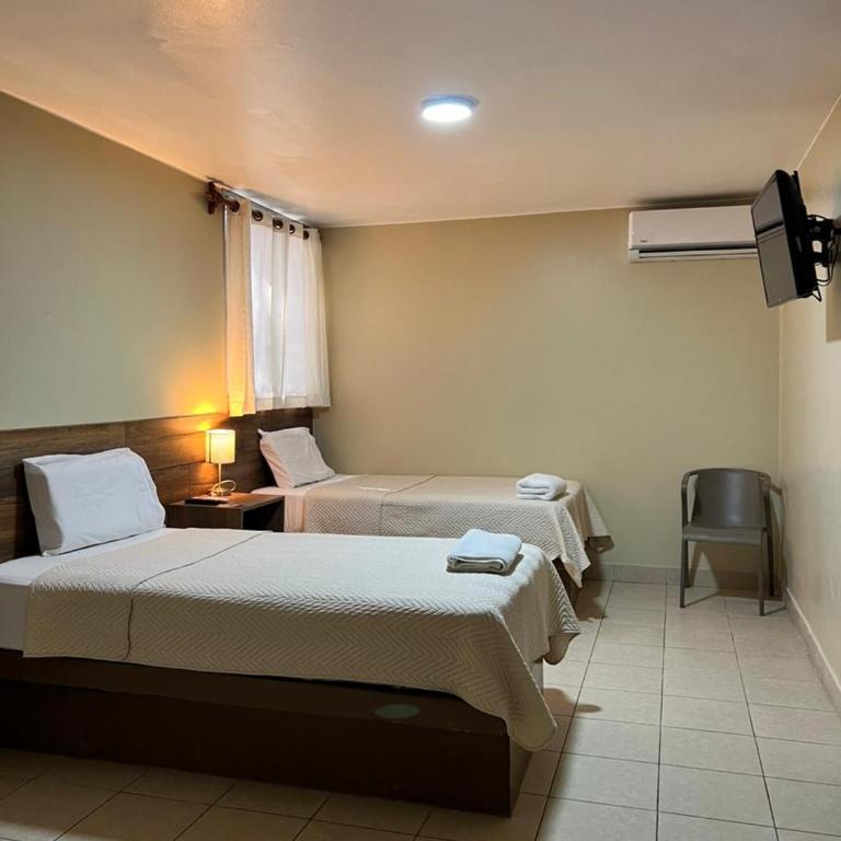 Hotel El Huacachinero- Hotel Familiar - Habitación Doble Superior con aire acondicionado - 2 camas - 3