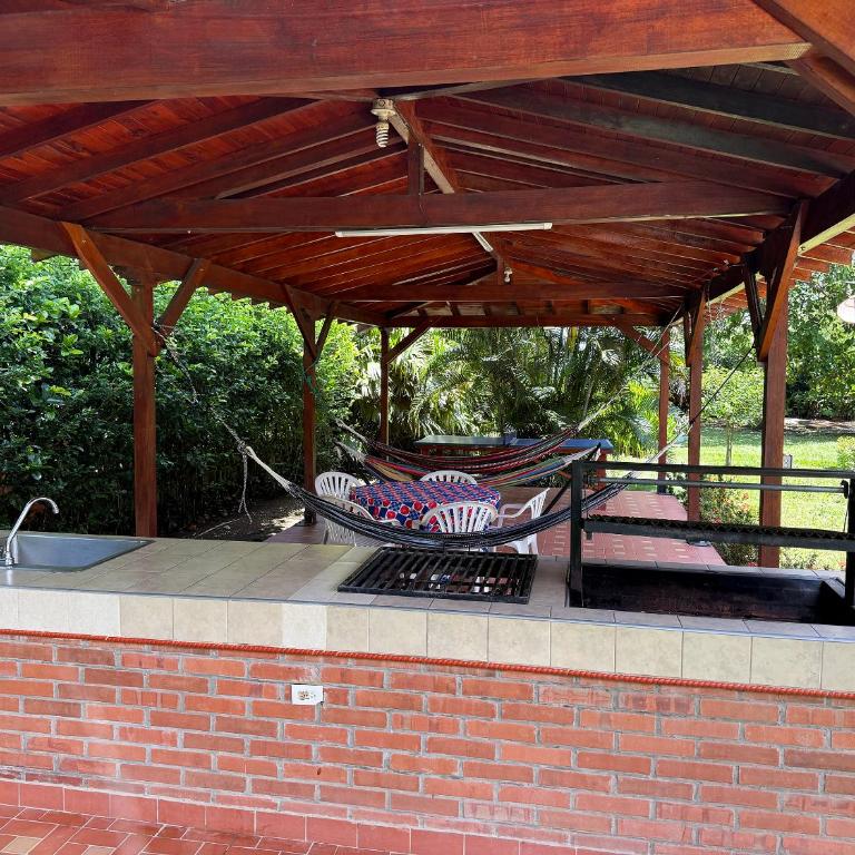Finca para grupos con espectacular piscina en Santa Fe de Antioquia - Four-Bedroom House - 10