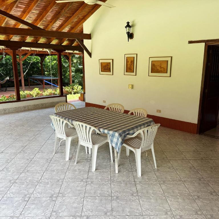 Finca para grupos con espectacular piscina en Santa Fe de Antioquia - Four-Bedroom House - 9