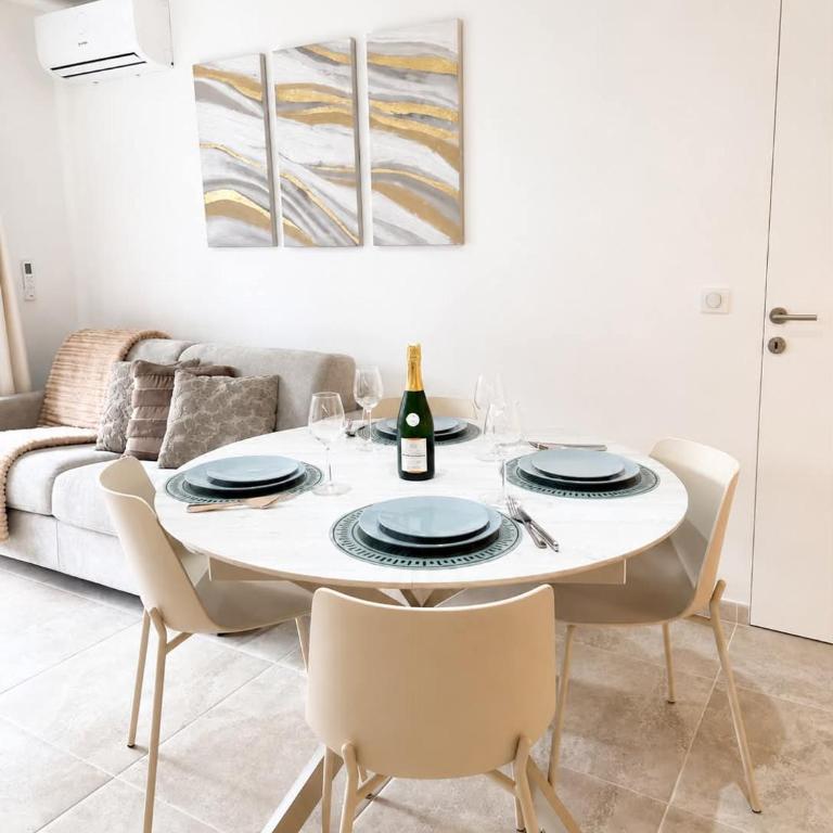 Refuge des Plages-T3 neuf climatisé - Terrasse Sud - proche mer et port à Fréjus - Two-Bedroom Family Apartment - 17