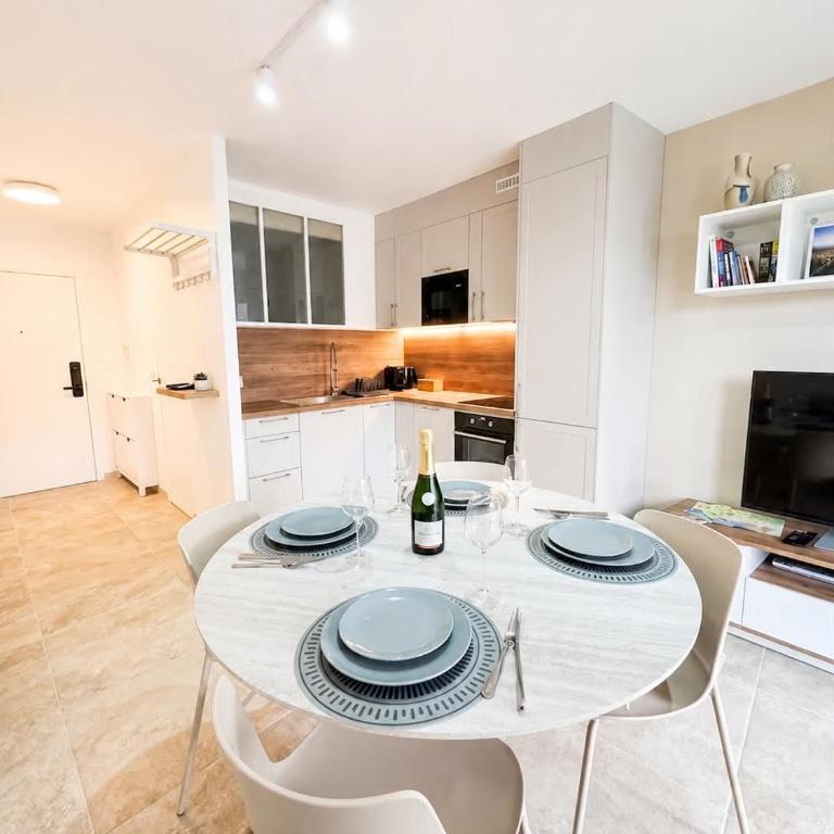Refuge des Plages-T3 neuf climatisé - Terrasse Sud - proche mer et port à Fréjus - Two-Bedroom Family Apartment - 5