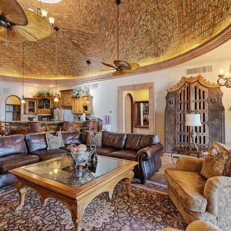 Unparalleled Luxury Beachfront House on the Water - Villa - 43
