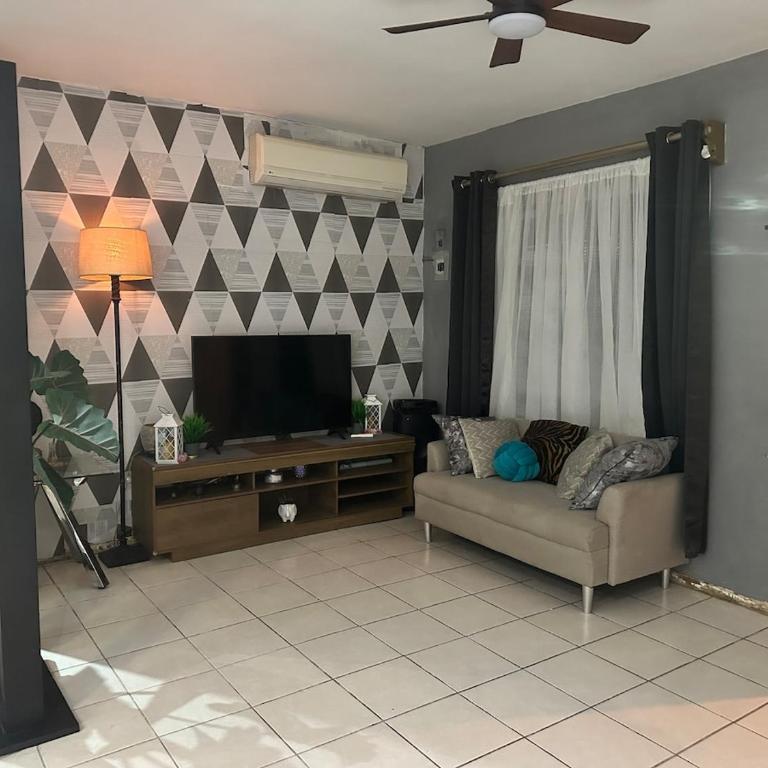Entire house close to BBVA Stadium - Two-Bedroom Apartment - 2