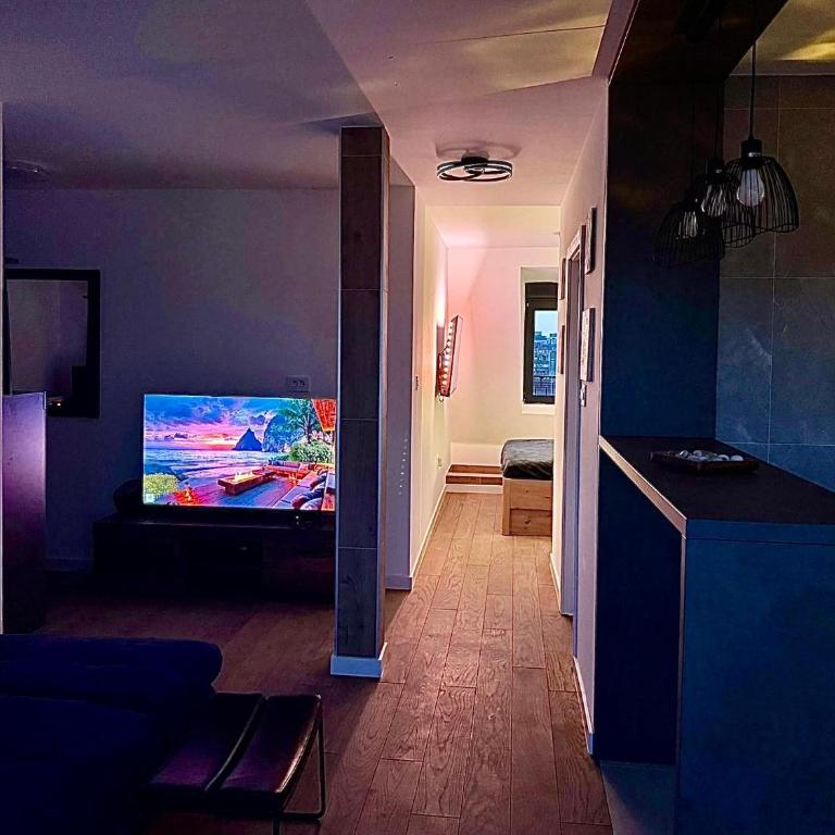 Skyline Residence - One-Bedroom Apartment - 11