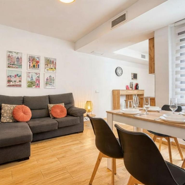 Alojamiento entero, centro de Córdoba con cochera - Three-Bedroom Apartment - 43