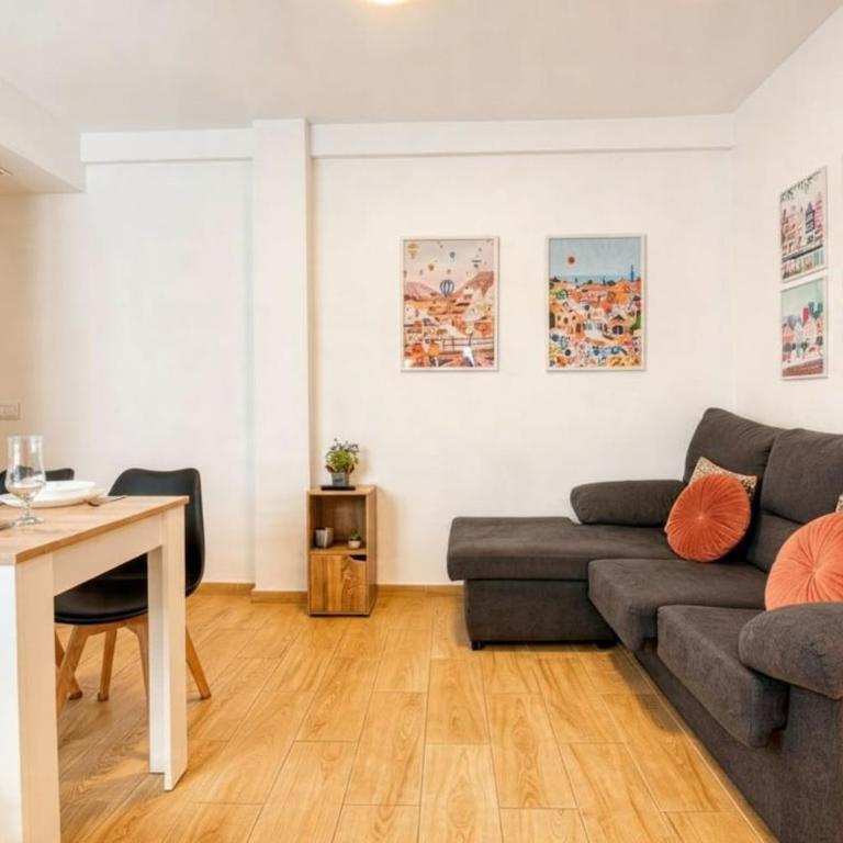 Alojamiento entero, centro de Córdoba con cochera - Three-Bedroom Apartment - 41