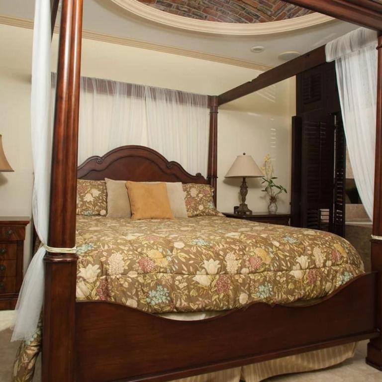 End Unit Penthouse at Esmeralda Private Jacuzzi - Three-Bedroom Apartment with Ocean View - 12