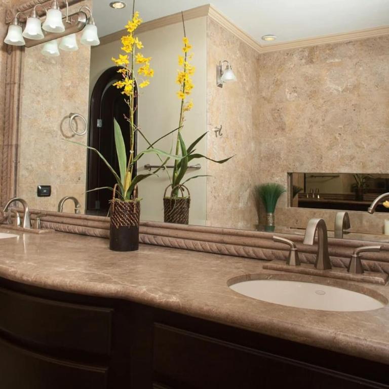 End Unit Penthouse at Esmeralda Private Jacuzzi - Three-Bedroom Apartment with Ocean View - 14