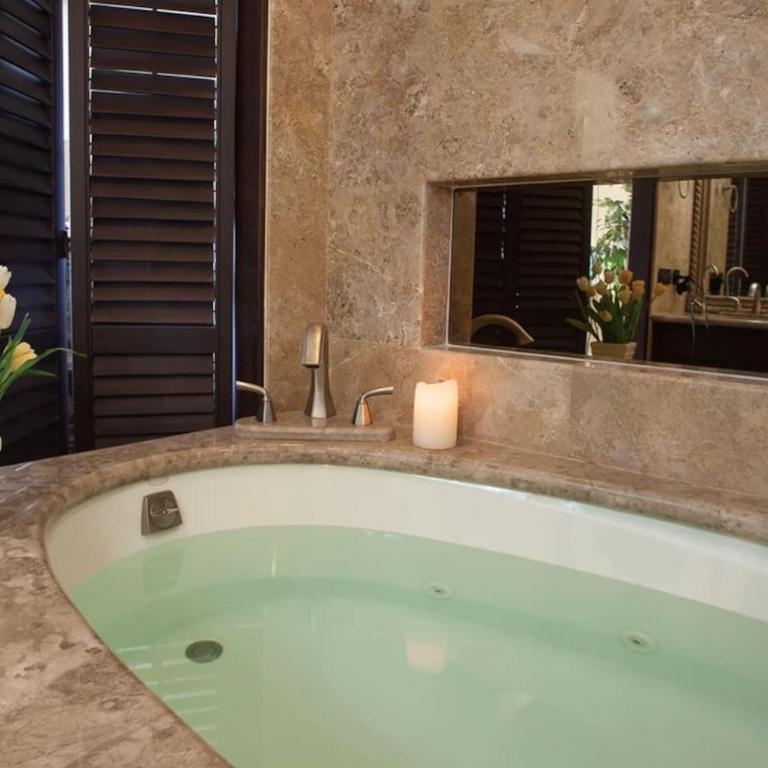 End Unit Penthouse at Esmeralda Private Jacuzzi - Three-Bedroom Apartment with Ocean View - 13