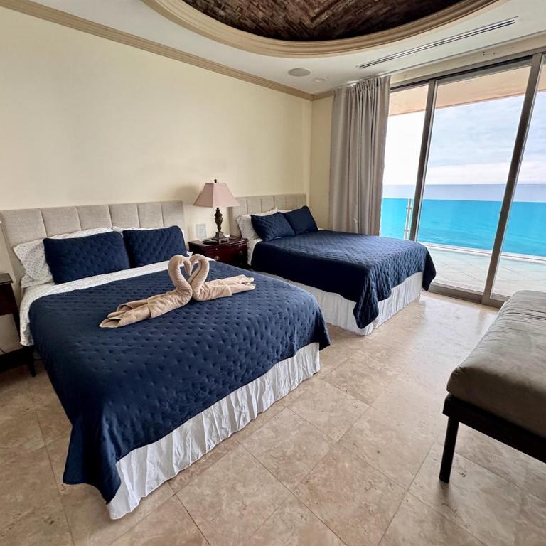 End Unit Penthouse at Esmeralda Private Jacuzzi - Three-Bedroom Apartment with Ocean View - 16