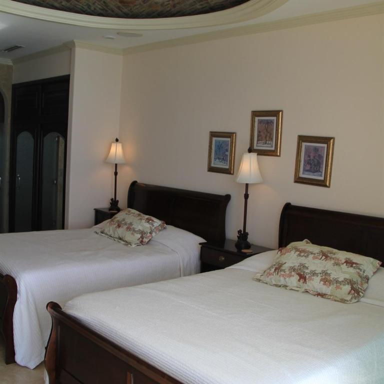 End Unit Penthouse at Esmeralda Private Jacuzzi - Three-Bedroom Apartment with Ocean View - 20