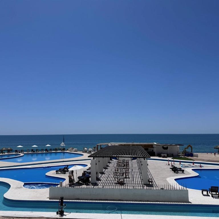 End Unit Penthouse at Esmeralda Private Jacuzzi - Three-Bedroom Apartment with Ocean View - 38
