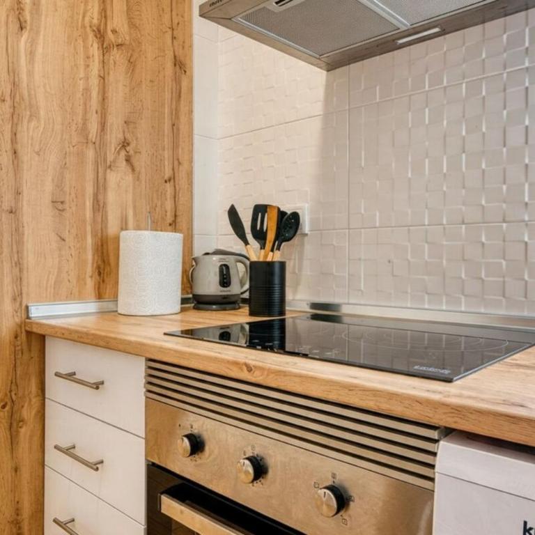 Alojamiento entero, centro de Córdoba con cochera - Three-Bedroom Apartment - 28