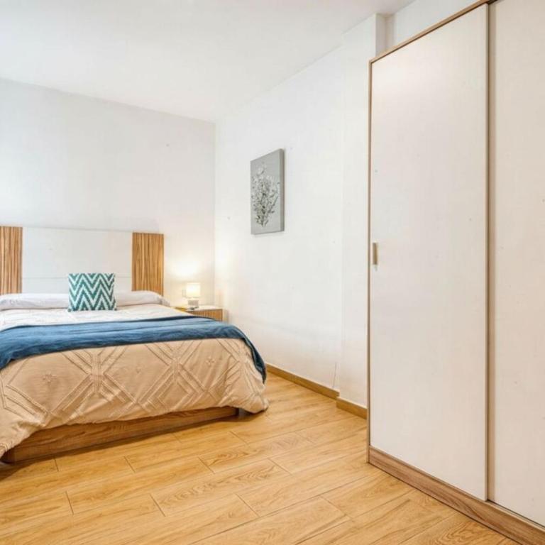 Alojamiento entero, centro de Córdoba con cochera - Three-Bedroom Apartment - 23