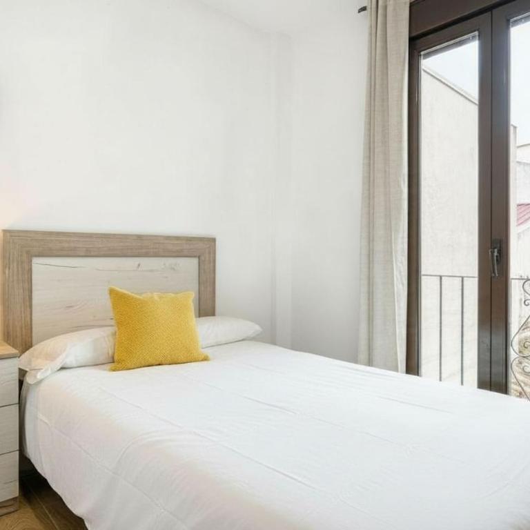 Alojamiento entero, centro de Córdoba con cochera - Three-Bedroom Apartment - 17