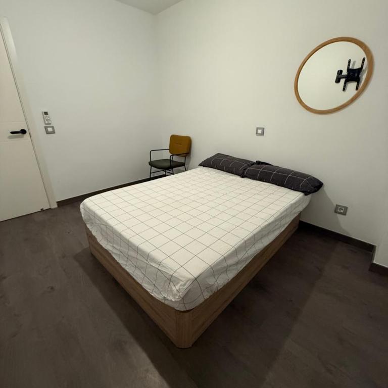 Bedhome Madrid Usera - Standard Double Room with Shared Bathroom - 1